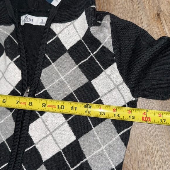Hollister • Y2K Argyle Print Zip Hooded Cropped Sweater - Picture 7 of 10